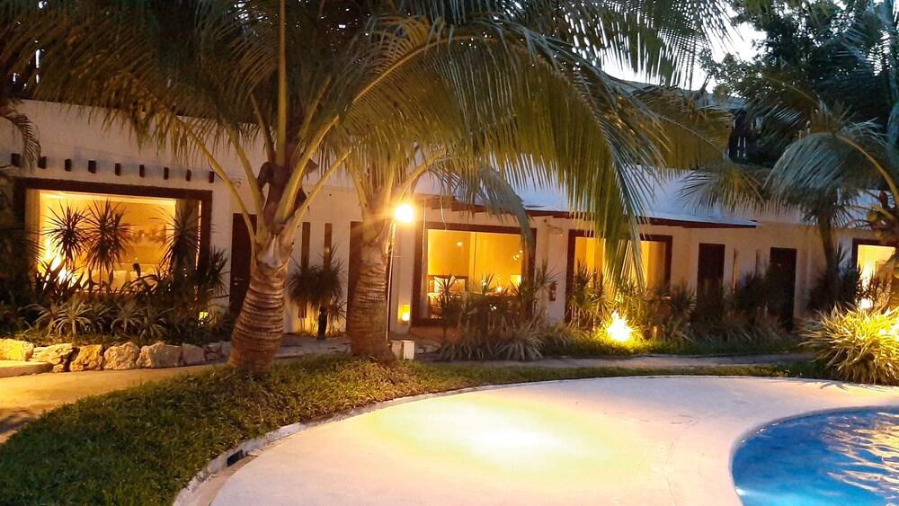 Urban Sands Hotel Iloilo Exterior foto